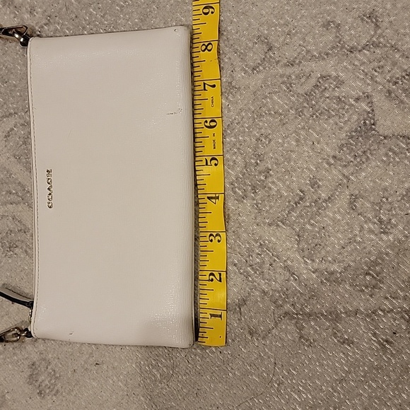 Coach Ivory Crossbody Bag with Gold Chain - Picture 2 of 16